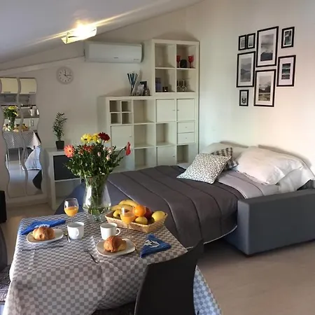 アパート La Mansardina ペスカーラ